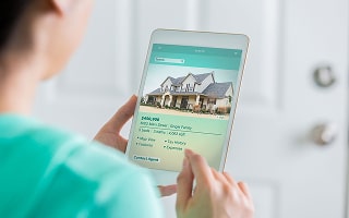 How Should Sellers Price Their Homes to Attract Buyers While Maximizing Value in Virginia?